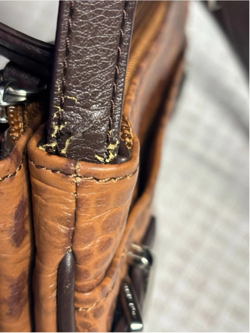 Y2K Tignanello Croc Embossed Tan & Brown Leather Crossbody Organize Fair Conditi